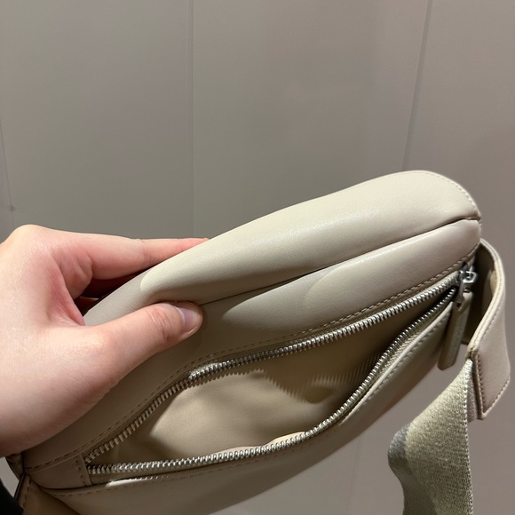 NEW Monos Metro Sling Belt Bag: Ivory - Picture 7 of 9